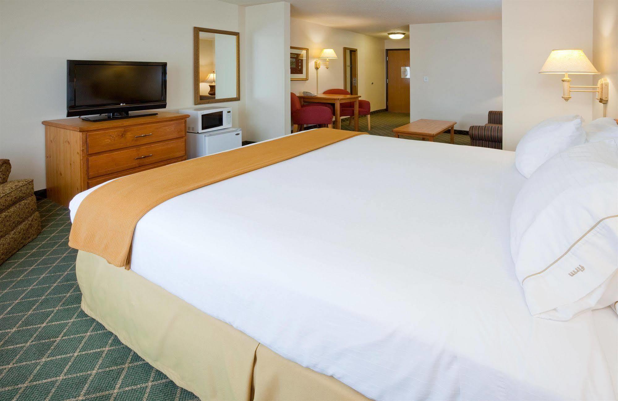 Holiday Inn Express & Suites Yankton By Ihg Ngoại thất bức ảnh