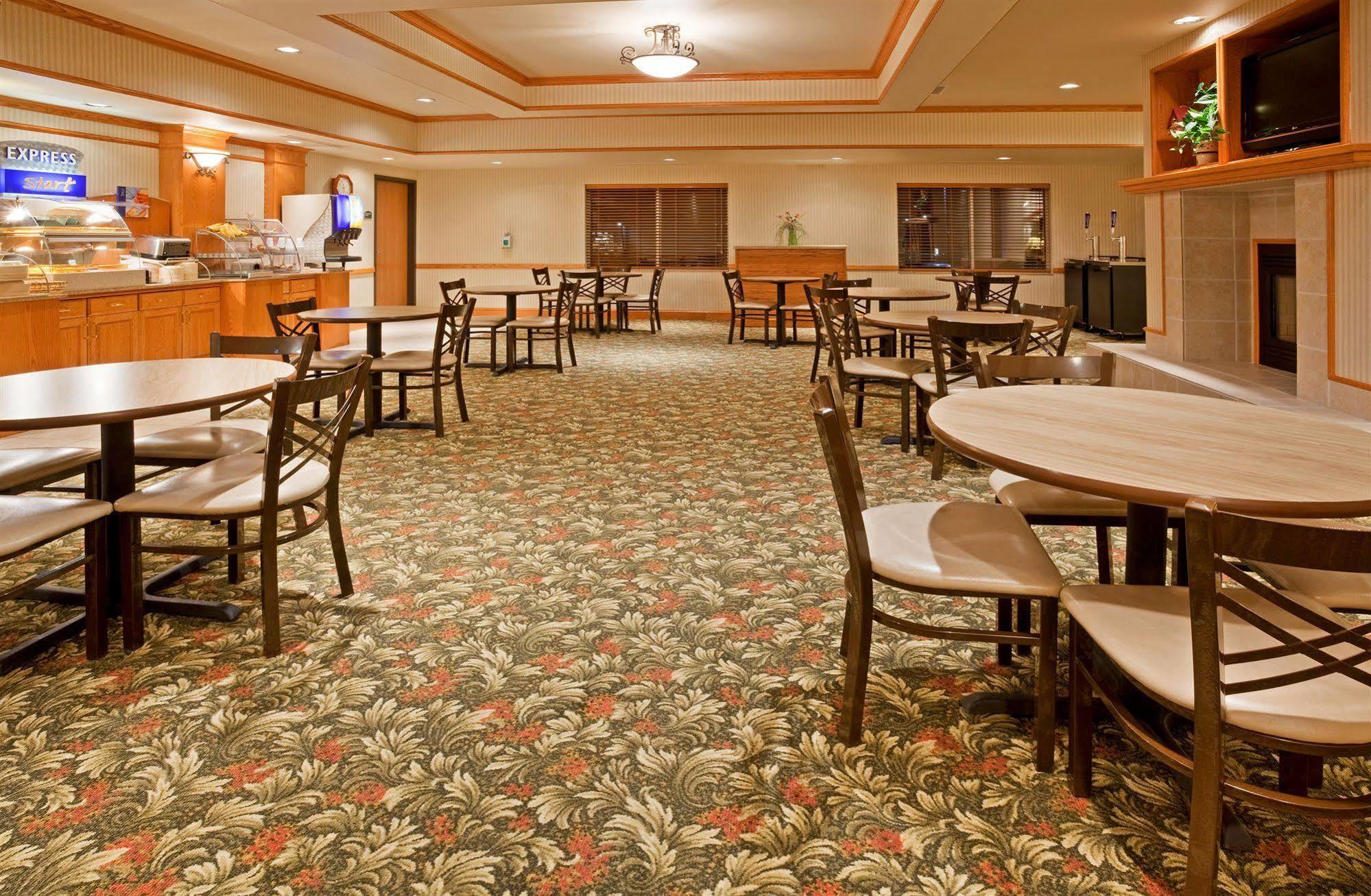 Holiday Inn Express & Suites Yankton By Ihg Ngoại thất bức ảnh